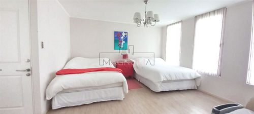 Casa En Venta De 6 Dorm. En Olmué