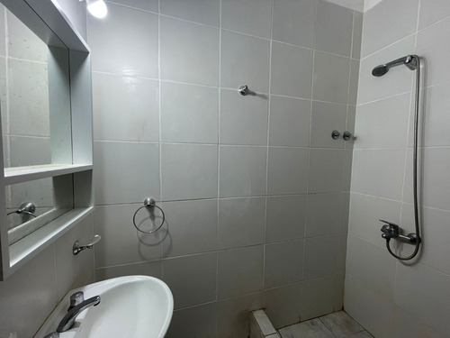 Casa Con Dos Departamentos En Venta - Barrio El Hospital - Luján