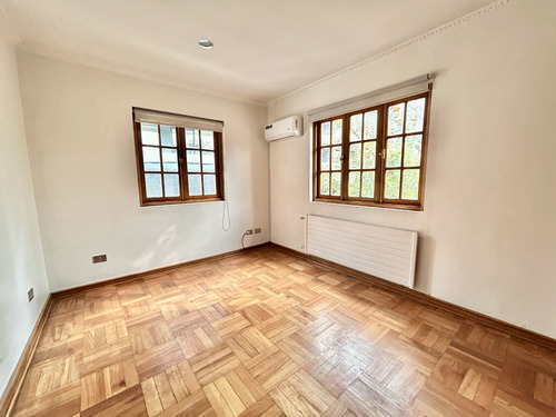 Amplia Casa Con Parquet, Luz Natural En El Corazón De Vitacu
