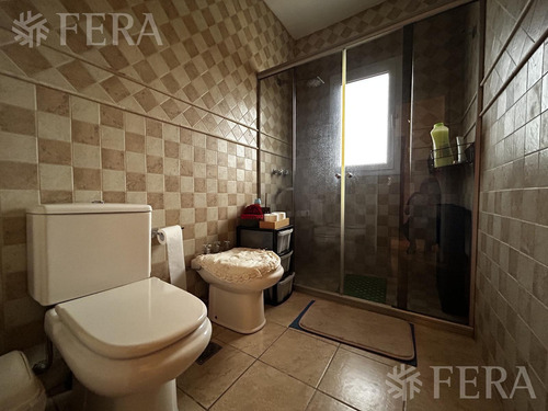 Venta Casa De 6 Ambientes Con Cochera, Galería Y Piscina En Haras Del Sur I