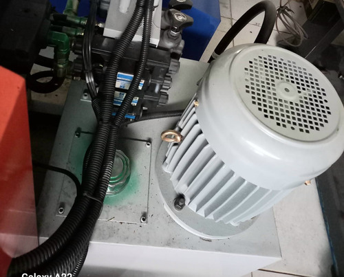 Máquina Injetora Vertical Mod V- 15t Rosca 30ø São Nova !!