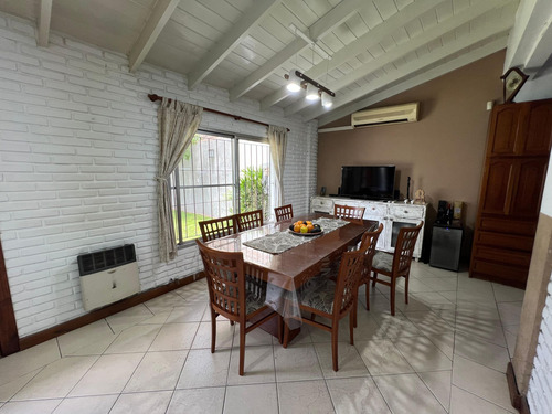 Casa 6 Amb. C/quincho, Parrilla, Pileta - B. Vista