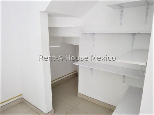Casa De 3 Recamaras Con Baño Cada Una, Renta - Zibata | Ml