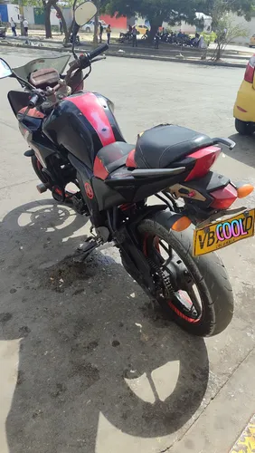 Vendo Yamaha Fazer Modelo 2015, Rojo Con Negro, 200.000 Kms,