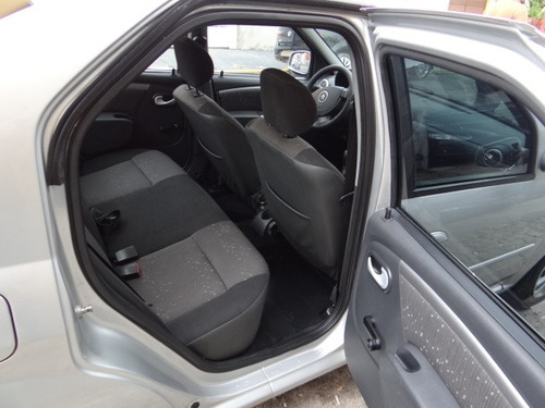 Renault Logan Expression 1.6 Completo 2011
