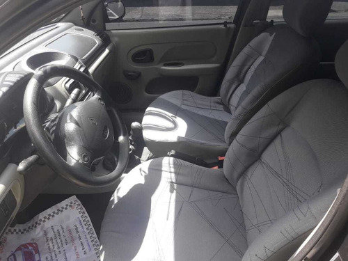 Renault Clio 1.0 16v Authentique 5p 2004