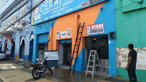 Local Comercial Ubicado En Un Lugar De Gran Actividad Comercial.