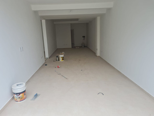Venta Local Comercial Calle Azcuénaga, Gllén