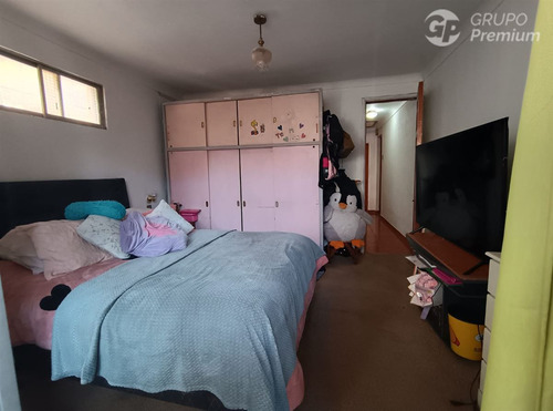 Casa En Venta De 4 Dorm. En La Cisterna