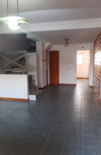 Alquiler De Dúplex En Barrio Los Robles