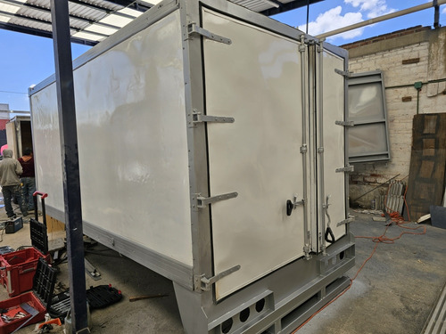 Caja Refrigerada De 4.20 Metros De Largo Para 6 Tarimas
