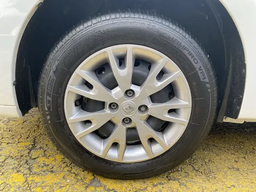 Renault Logan 1.6 Life+ Mt 4x2 2024