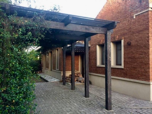Lindisima Casa En Venta. -mallmann Propiedades