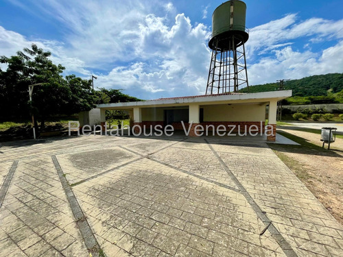 María Valera Vende Hermosa Casa En La Ensenada.