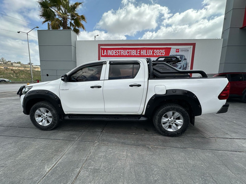 Toyota Hilux 2.7 Cabina Doble Sr Mt