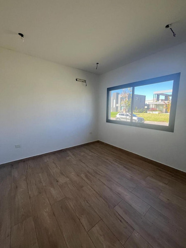 Casa En Barrio Ceibos Puertos Del Lago Lote Interno Escobar 3 Dormitorios Y Escritorio