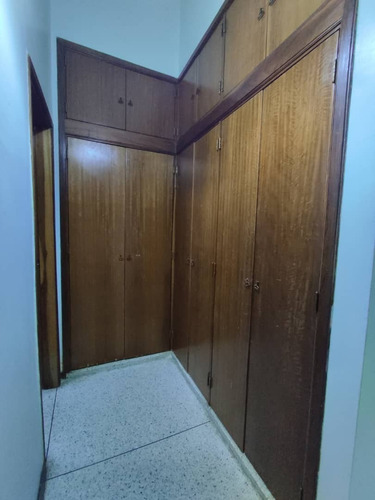 Imagen 16 de 22 de Adriana Atienzo Vende | Apartoquinta En Urb. Prebo (foc-1089)
