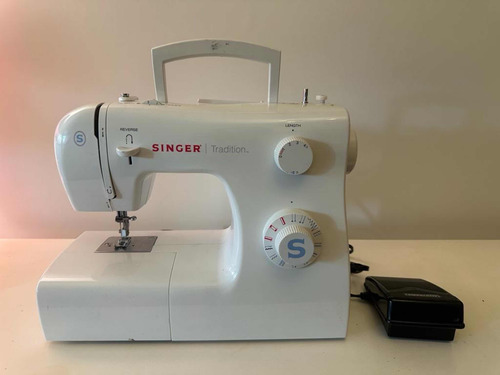 Máquina De Coser Singer Ttadition 2273. 120 V (de Usa).