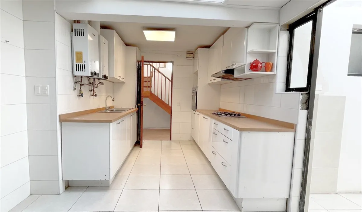 Imagen 5 de 23 de En Venta Hermosa Casa Amplia Y Luminosa, Calle Tranquila