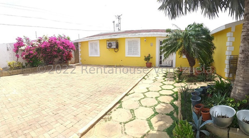 Imagen 2 de 15 de Hermosa Casa En Venta Ubicada Al Este De La Ciudad De Coro
