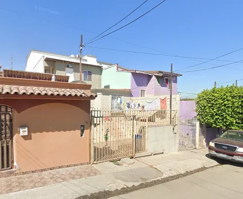 Sk01- Casa En Remate Bancario En Av. Aranjuez, Villa Fontana Ix, Tijuana, Bc. (65% Debajo De Su Valor Comercial, Solo Recursos Propios)