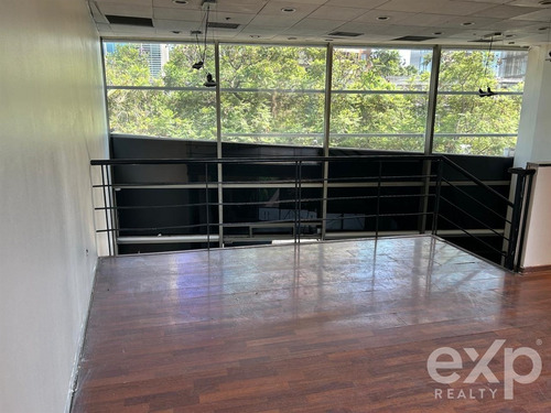 Local Comercial En Arriendo En Las Condes En Primer Piso