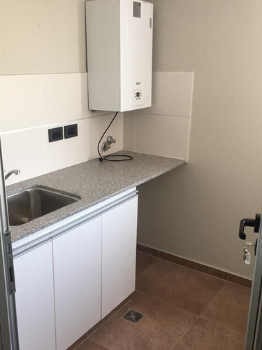 Imagen 7 de 15 de Venta De Departamento 2 Dormitorios Con Cochera En La Plata.