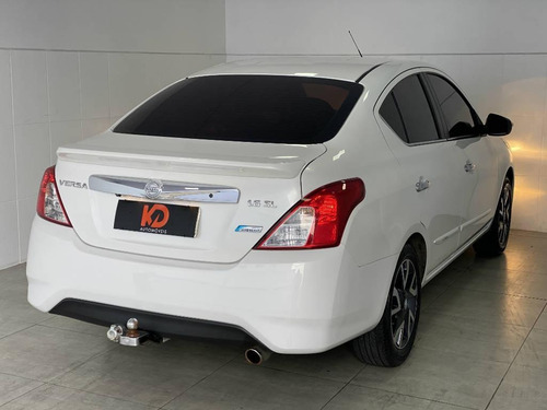 Nissan Versa 1.6 Unique Cvt