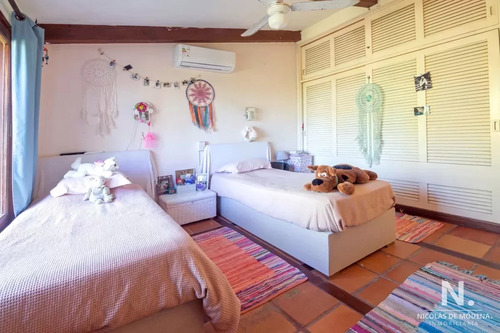 Chalet En Venta En San Rafael Proximo Al Mar. 5 Dormitorios + Dep.