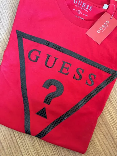 Remeras Guess ( Originales Importadas) Triangle Red