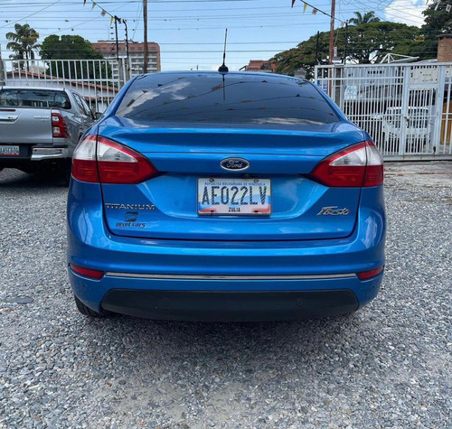 Imagen 4 de 11 de Ford Fiesta Titanium