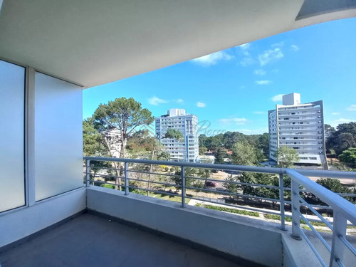 Oportunidad Imperdible, Apartamento De 1 Dormitorio Torre Greenlife En Punta Del Este