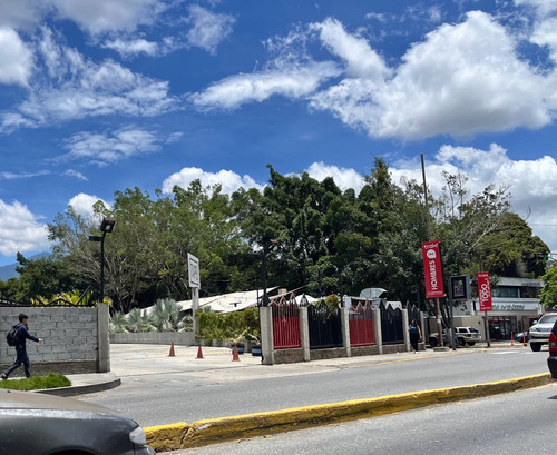 Venta Terreno Comercial, T: 2.507m2. Sótano Construido. La Trinidad