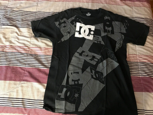 Remera Marca Dc Talle M Color Negro