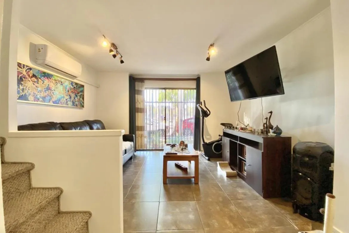 Imagen 2 de 18 de Casa En Venta De 3 Dorm. En Maipú Barrio El Rosal