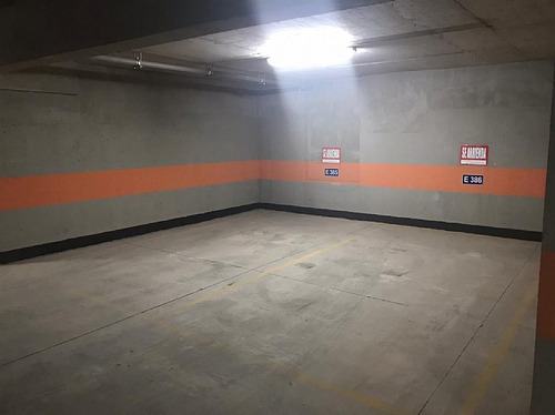 Estacionamiento En Lyon/pocuro/metro I De Suarez