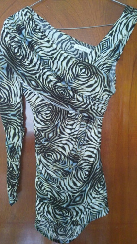 Bella Blusa Animal Print Un Solo Hombro Talla M