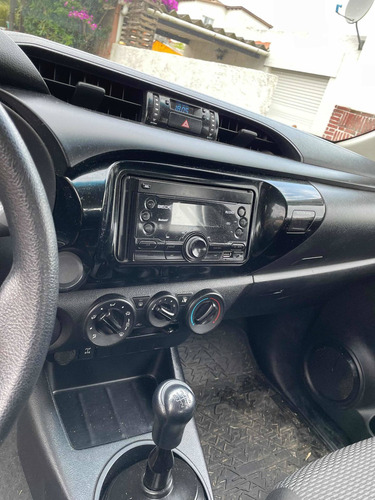 Imagen 8 de 11 de Toyota Hilux 2019 2.4 D.cab. T.dsl Dx