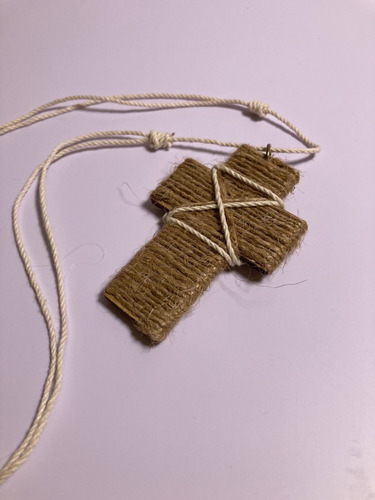 Collar Crucifijo Cristo Para Comunión O Confirmación 7.5cm Color Beige
