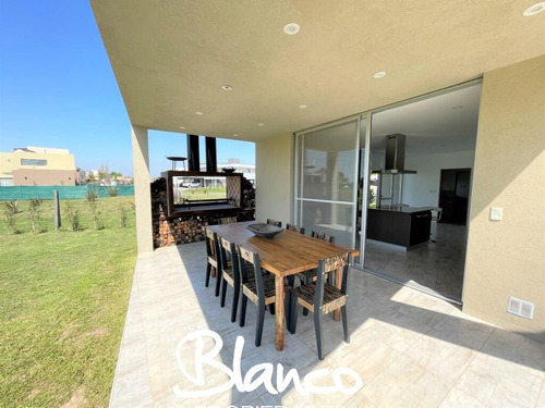 Casa En Venta En Haras Santa Maria, Escobar, G.b.a. Zona Norte