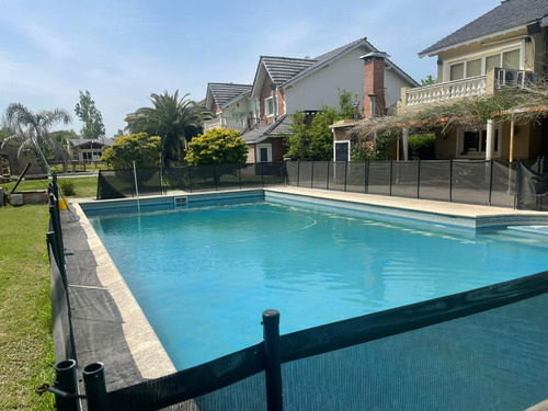 Casa En Venta En Country Los Puentes, Lujan