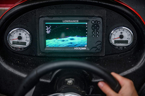 Lowrance Hook Reveal 7 Tripleshot - Buscador De Peces De 7 Pulgadas Con Transductor Tripleshot, Mapeo Interior C-map Us Precargado