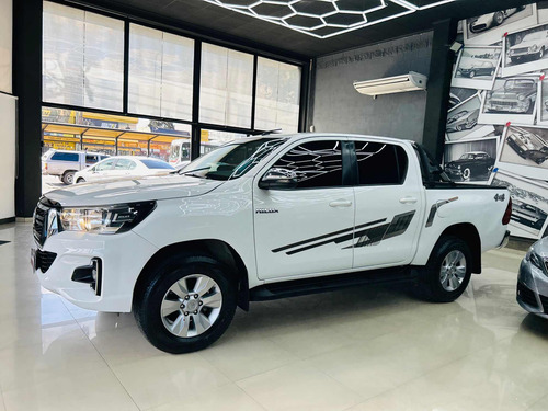Toyota Hilux Pick-up 2.8 Cd Srv 177cv 4x4