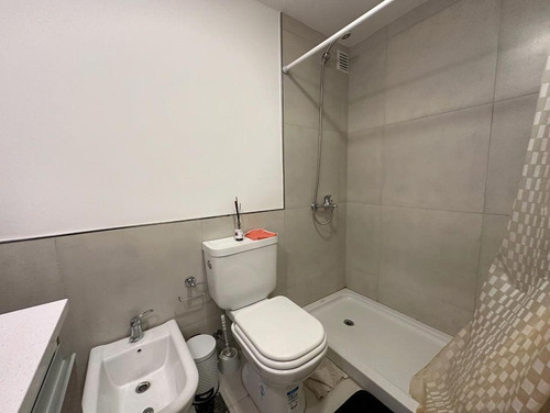 Departamento En Edificio Custo 2 Dormitorios Con Cochera Y Balcon