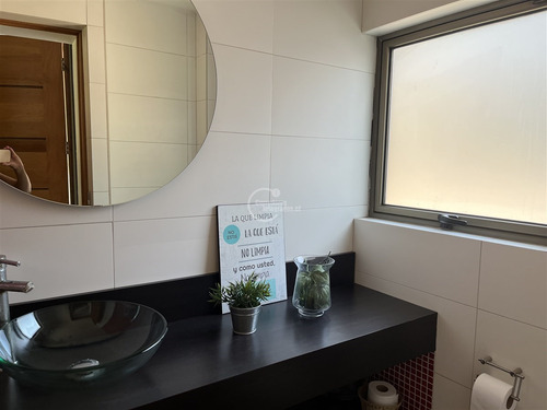 Casa En Venta De 6 Dorm. En Colina