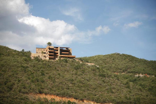 Casa Las Estancias $43,200,000 Monterrey, N.l. T= 3,796.31 C=1200