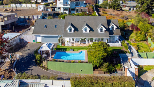 Casa De Lujo En Bosque De Montemar, 8d+6b, 1050 M²