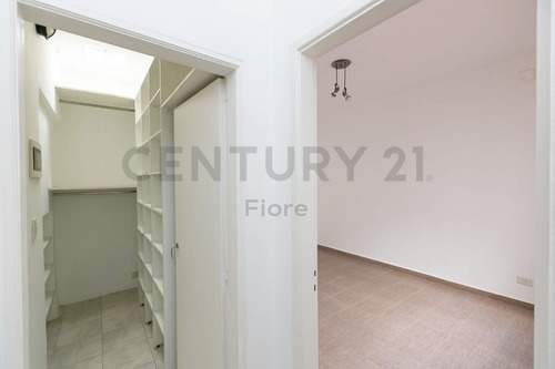 Venta Ph 2 Ambientes Con Patio, Terraza Y Parrilla Propia. Barracas