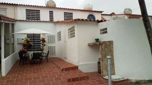 Imagen 1 de 14 de Casa En Venta Ubicada En Urb. La Rosaleda En Barquisimeto