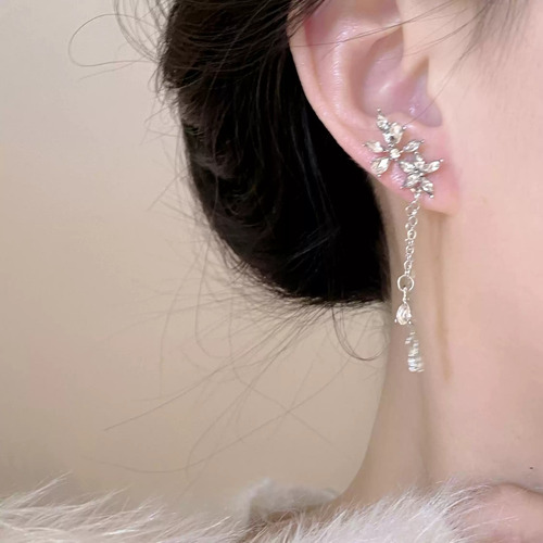 Aretes De Plata Mujer Incrustado De Diamantes Con Centro